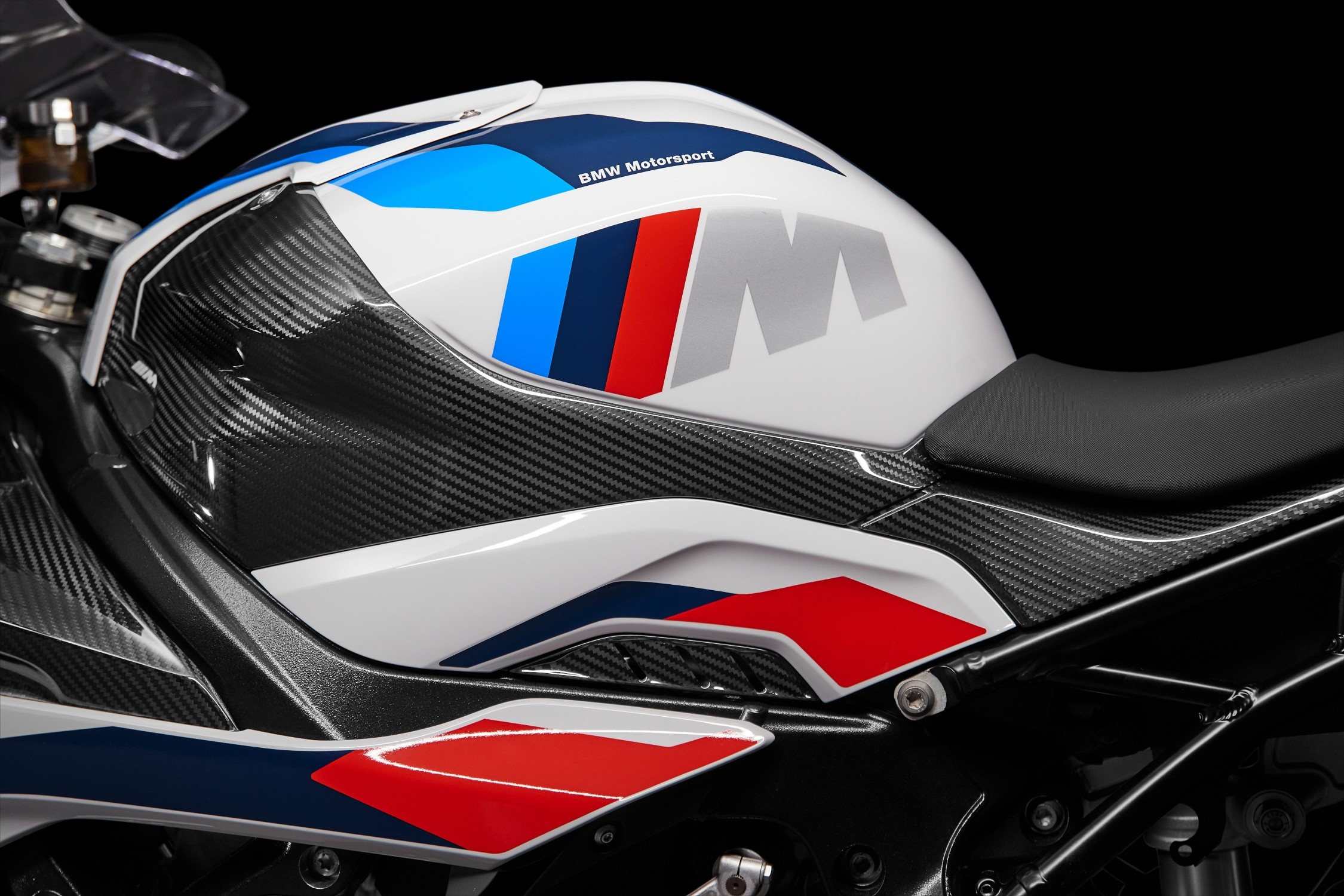 BMW M 1000 RR 50 YEARS M RACING LIKE NO OTHER — С УНИКАЛЬНОЙ ДНК СЕРИИ M - BMW  Автодом